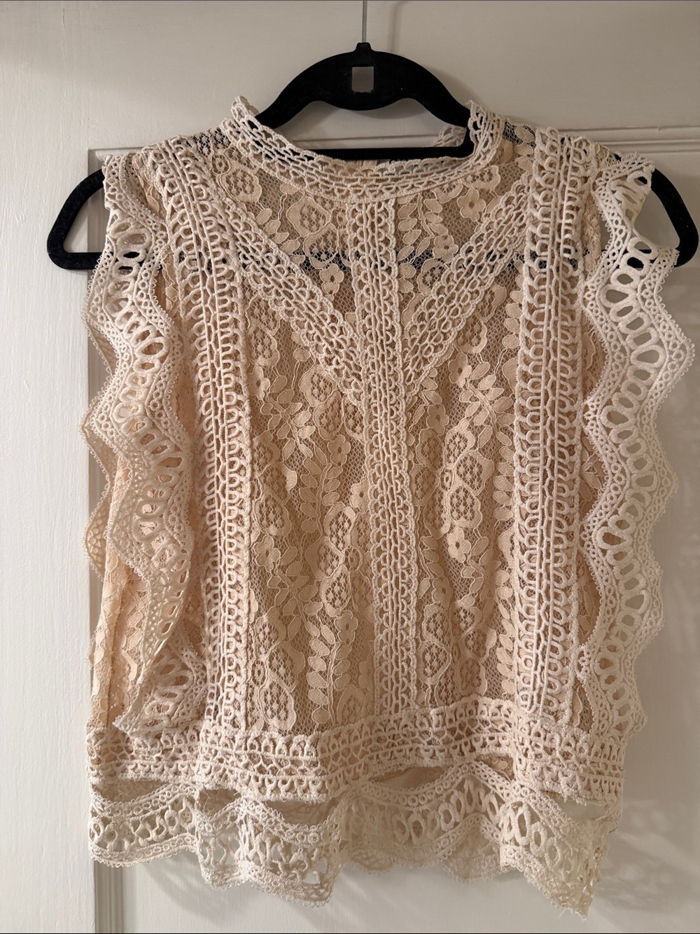 Lace Crochet Sleeveless Blouse in Cream